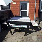 5 Person, Charming Townhouse In