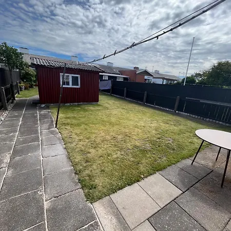 5 Person, Charming Townhouse In